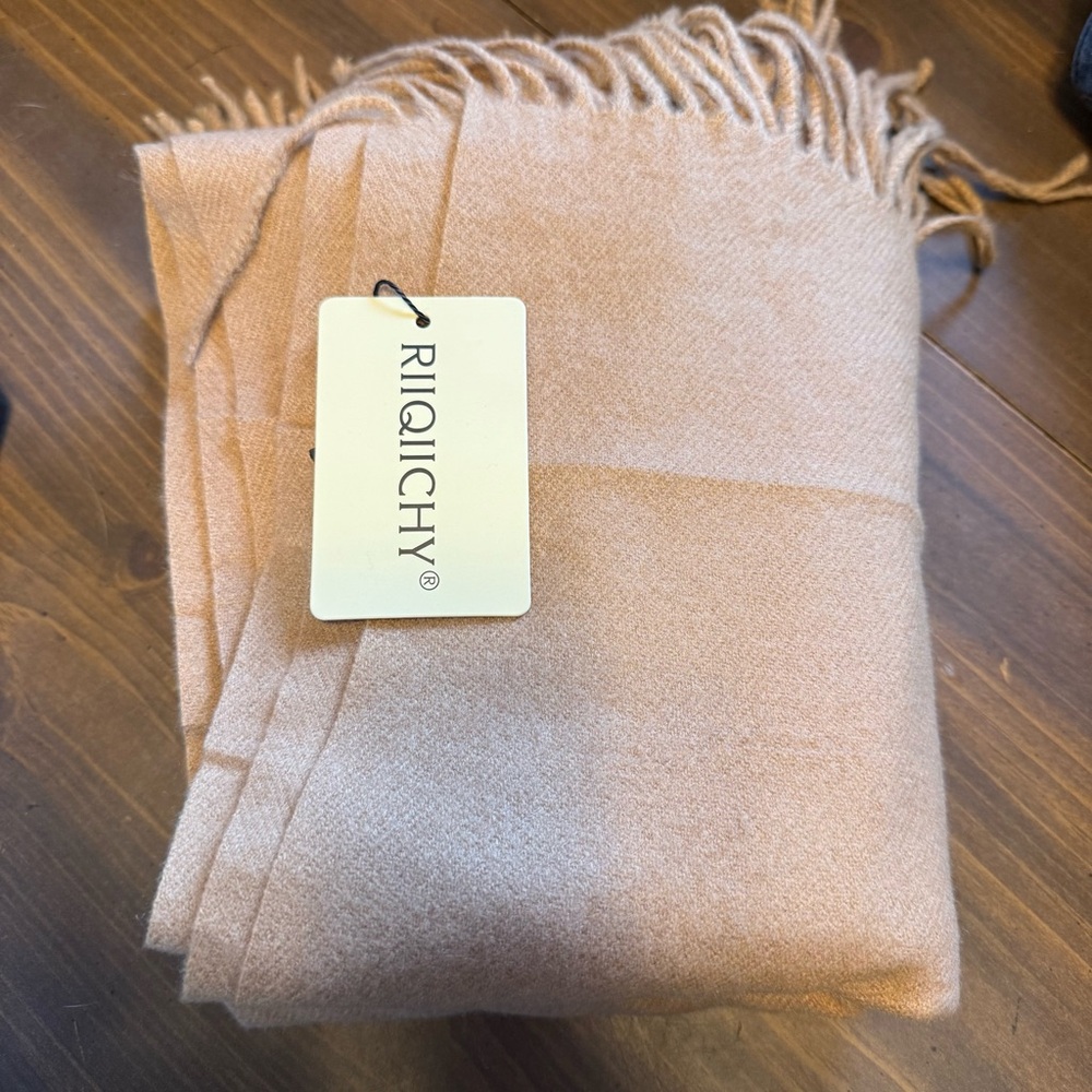 RIIQIICHY Elegant Tan Fringe Scarf New